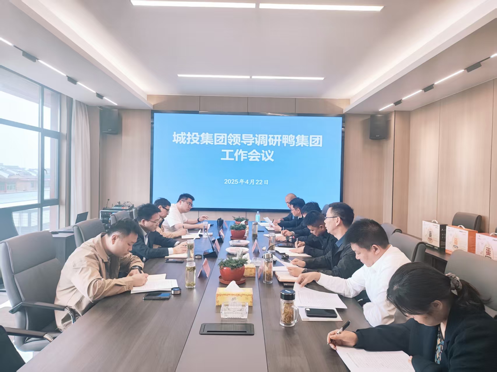 邵德軍董事長(zhǎng)調(diào)研高郵鴨集團(tuán)工作